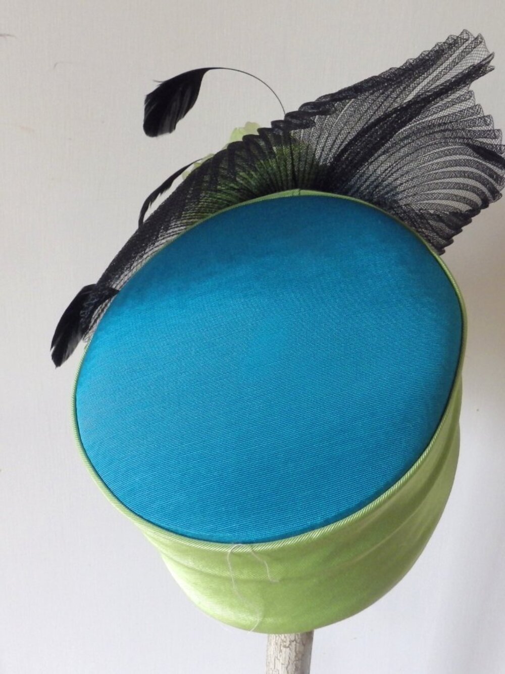 Whittall & Shon Pillbox Hat/ Kentucky Derby Fascinator - Picture 3 of 9
